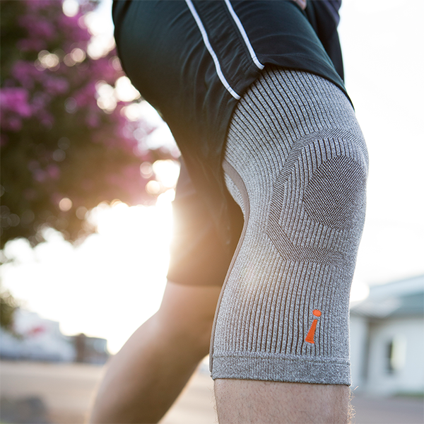 Brace Direct Knee Brace Undersleeve Closed Patella Protects Skin from  Abrasions and Irritations, Easy to Use, Comfortable, Breathable,  Lightweight, Flexible, and Non Slip Material : : Health & Personal  Care
